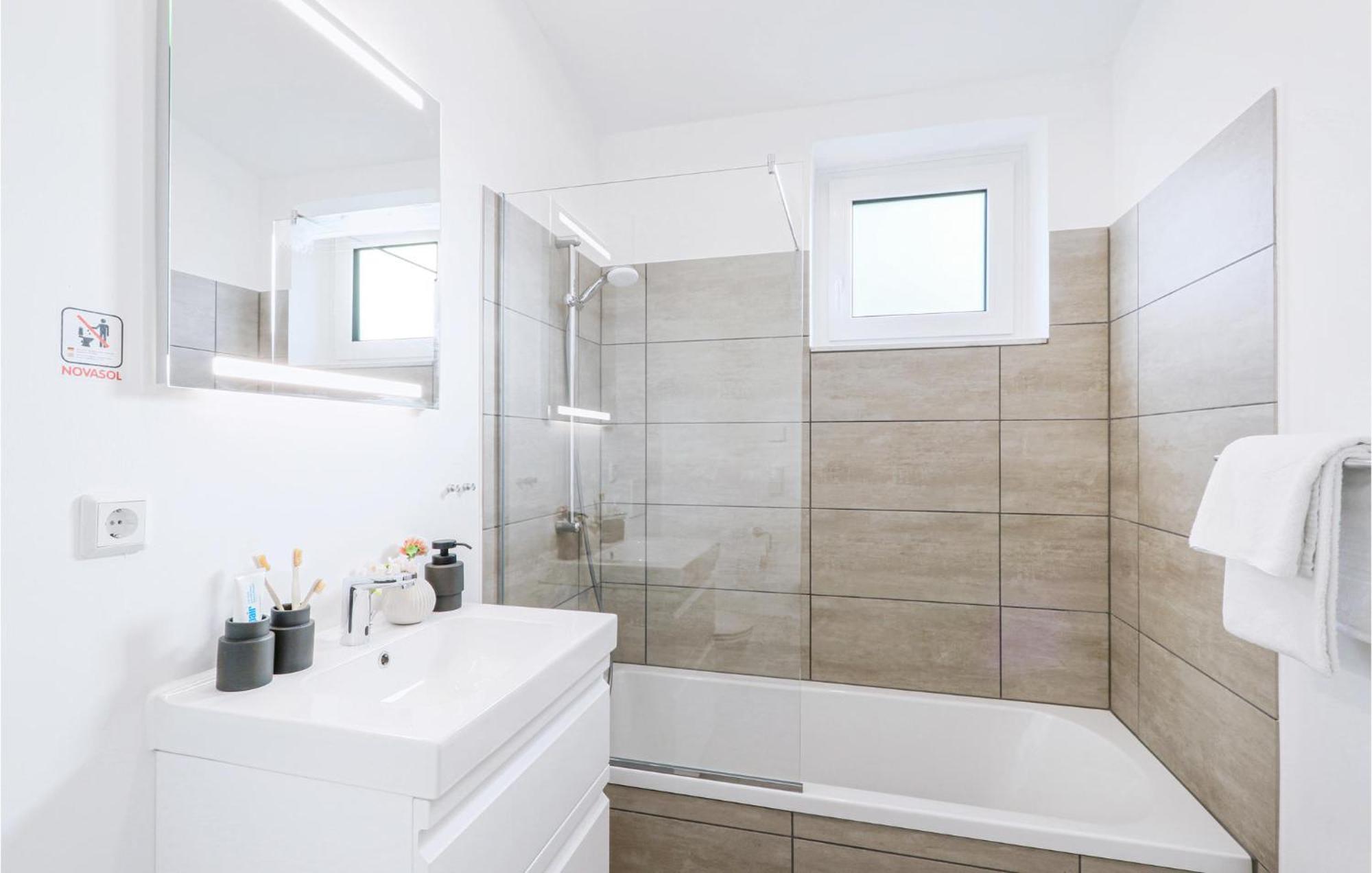 3 Bedroom Awesome Home In Lembruch-Duemmer See Luaran gambar